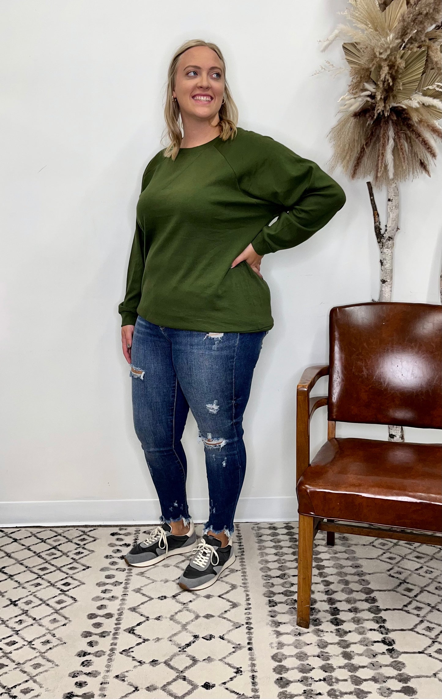 The Tamara Curvy Basic Sweatshirt