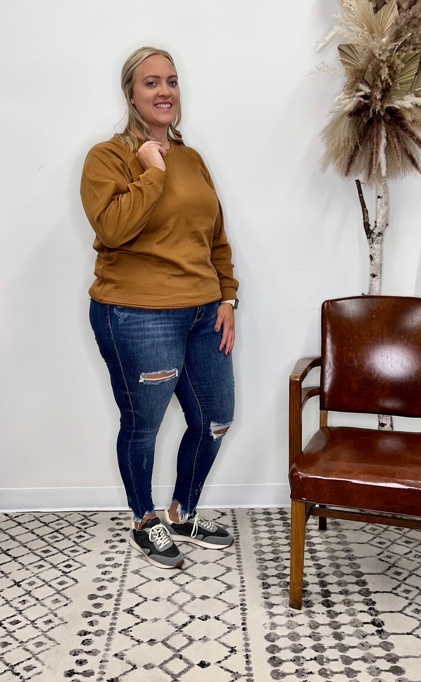 The Tamara Curvy Basic Sweatshirt