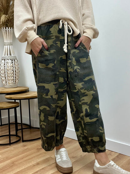 The Rayen Camo Pull on Pants