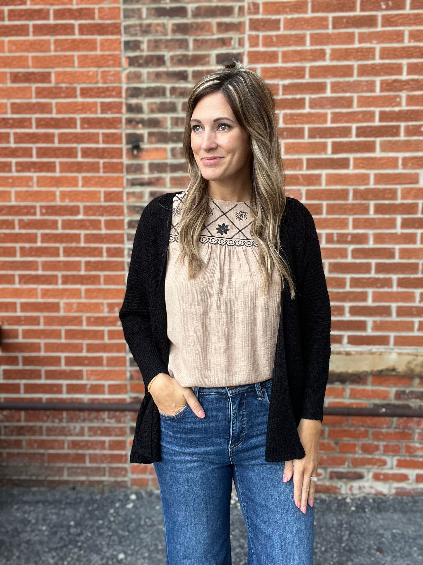The Sudrey Floral Embroider Blouse