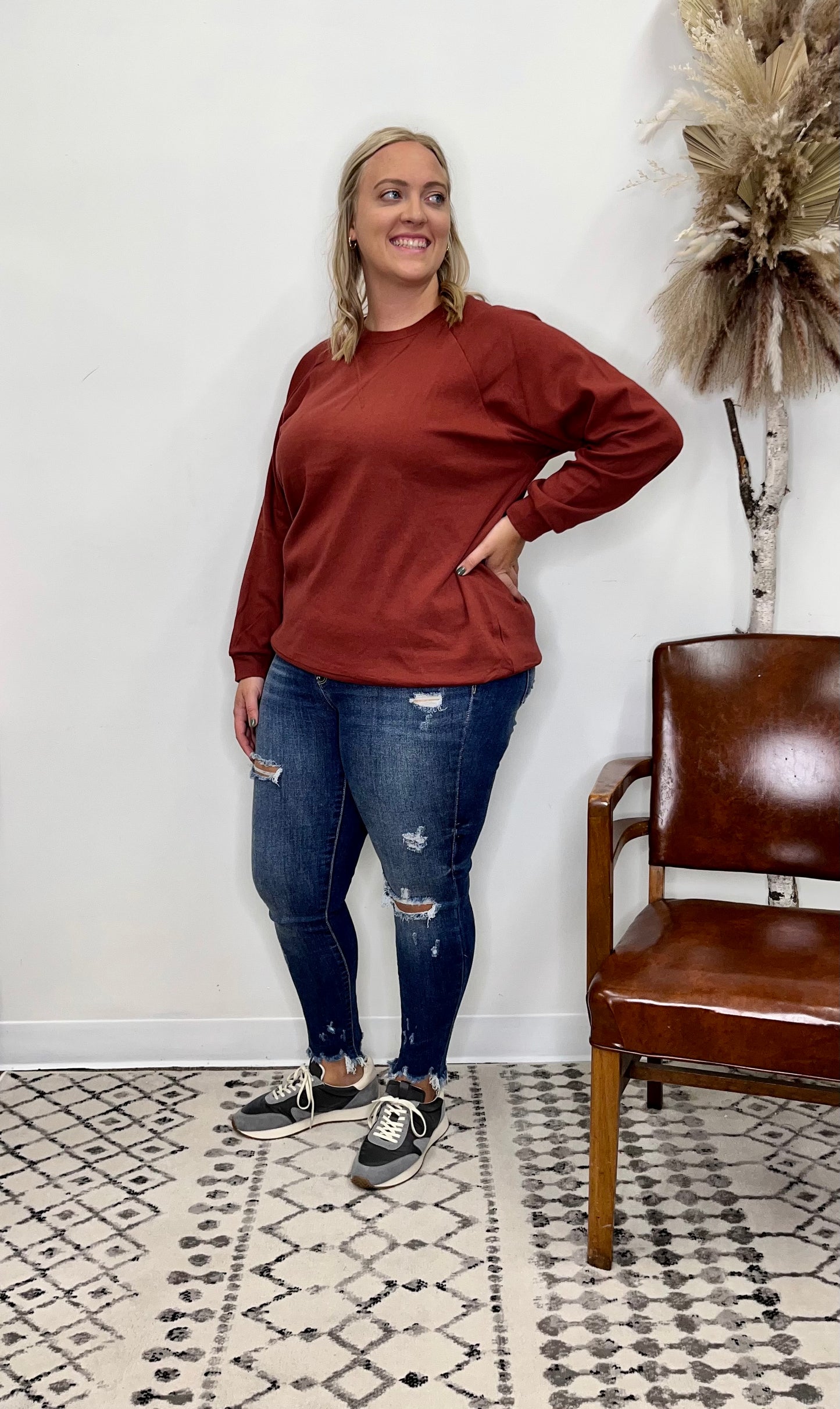 The Tamara Curvy Basic Sweatshirt