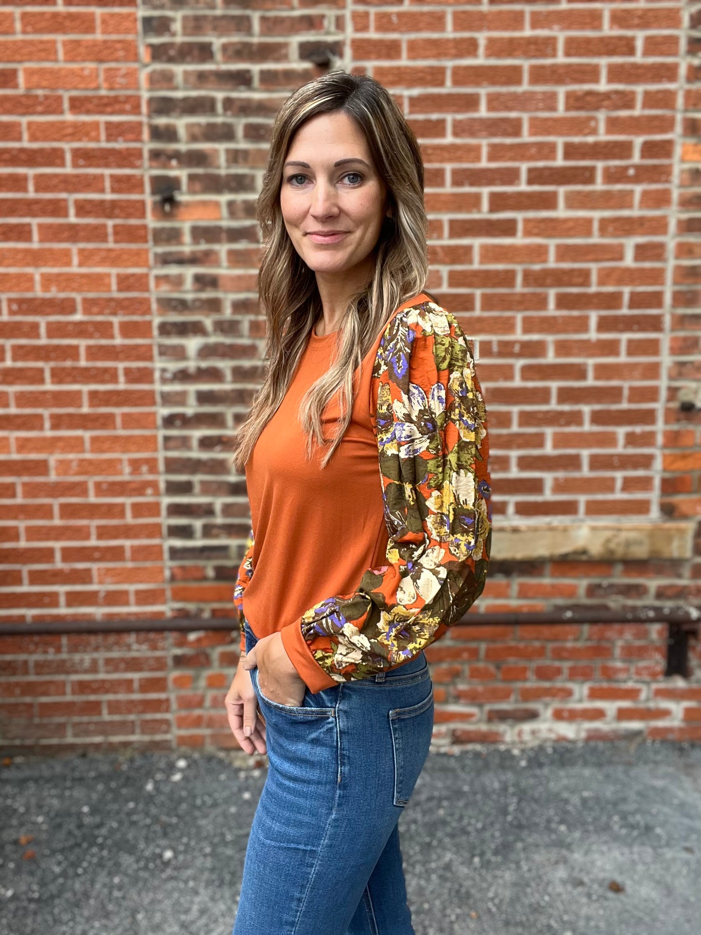 The Ariah Rust Orange Cuff Floral Sleeve Top