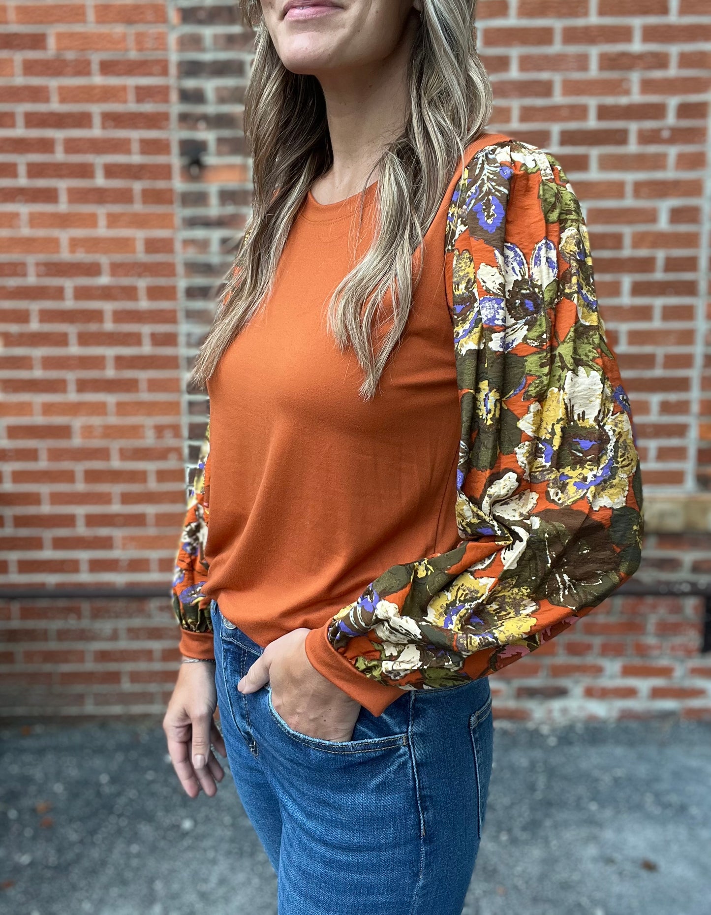 The Ariah Rust Orange Cuff Floral Sleeve Top
