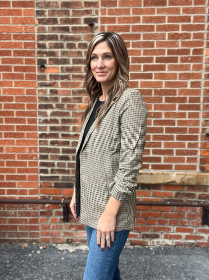 The Zola Plaid 3/4 Ruched Collared Blazer
