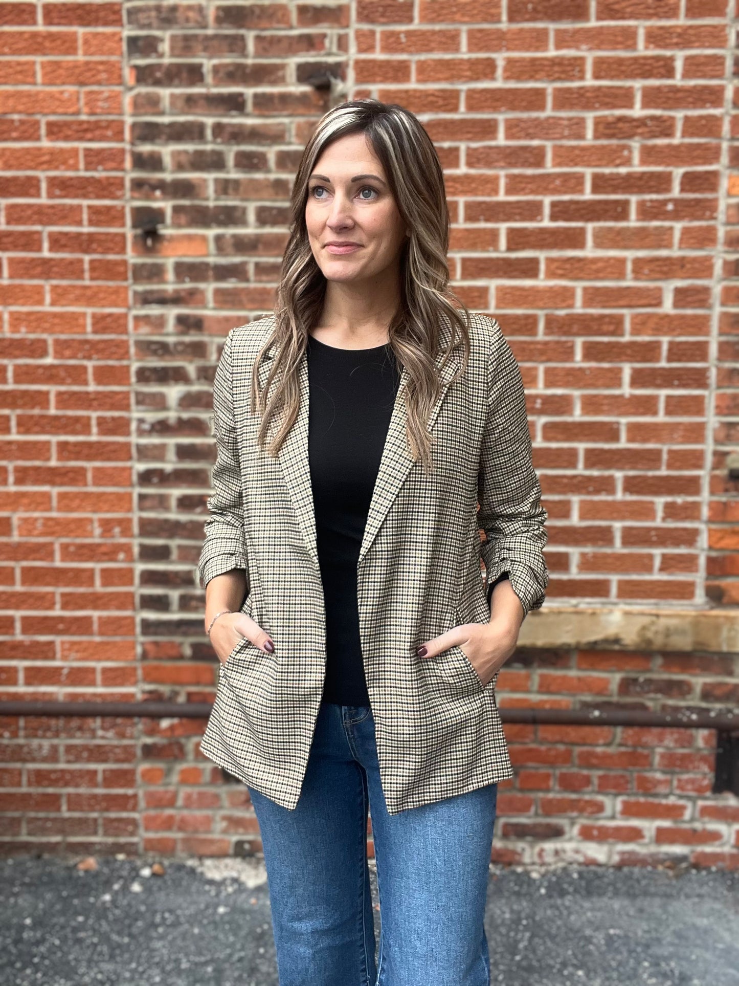 The Zola Plaid 3/4 Ruched Collared Blazer